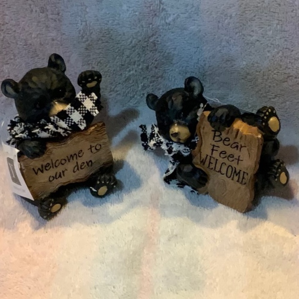 NWT Young’s Set of two resin, mini bear with buffalo plaid scarves holdi…